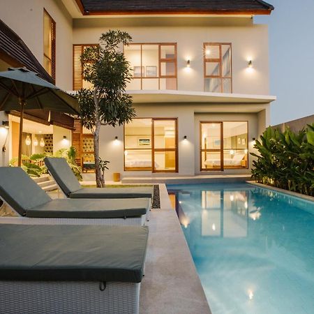 Vasudha Hostel Canggu Buitenkant foto