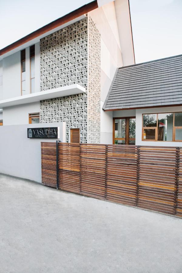 Vasudha Hostel Canggu Buitenkant foto