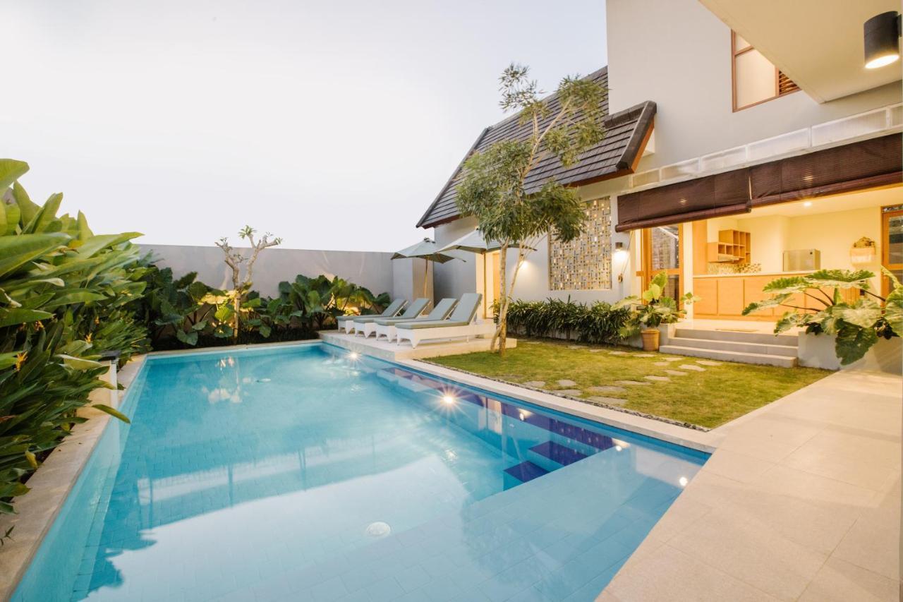 Vasudha Hostel Canggu Buitenkant foto