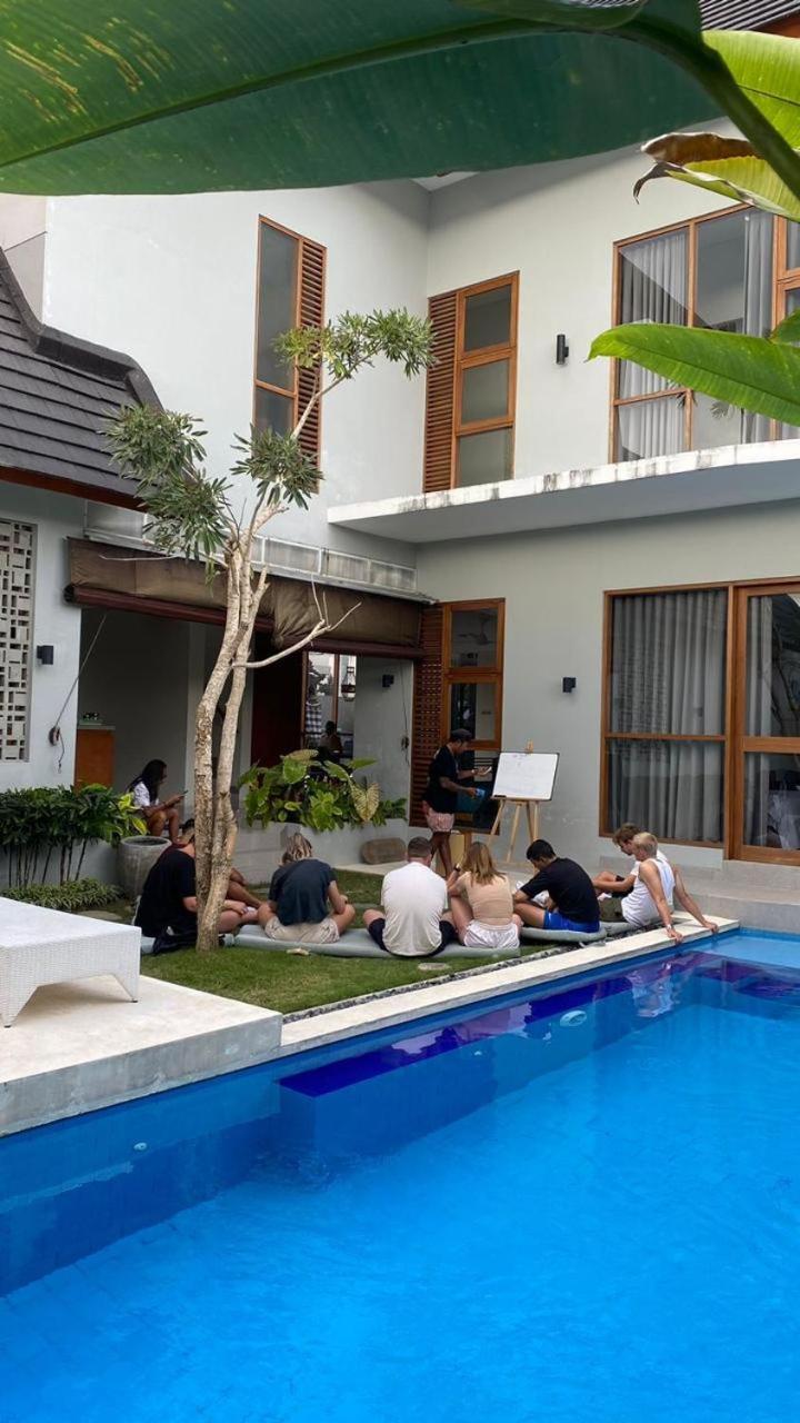 Vasudha Hostel Canggu Buitenkant foto